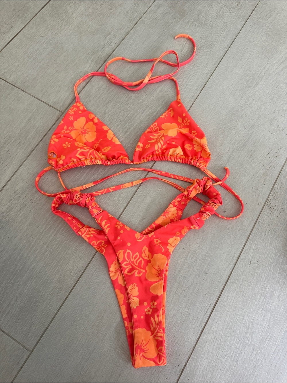 Kulani Kinis retro y thong bottom and top